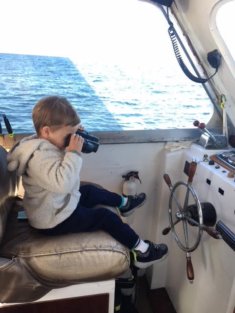 boy w binnoculars boy w binnoculars